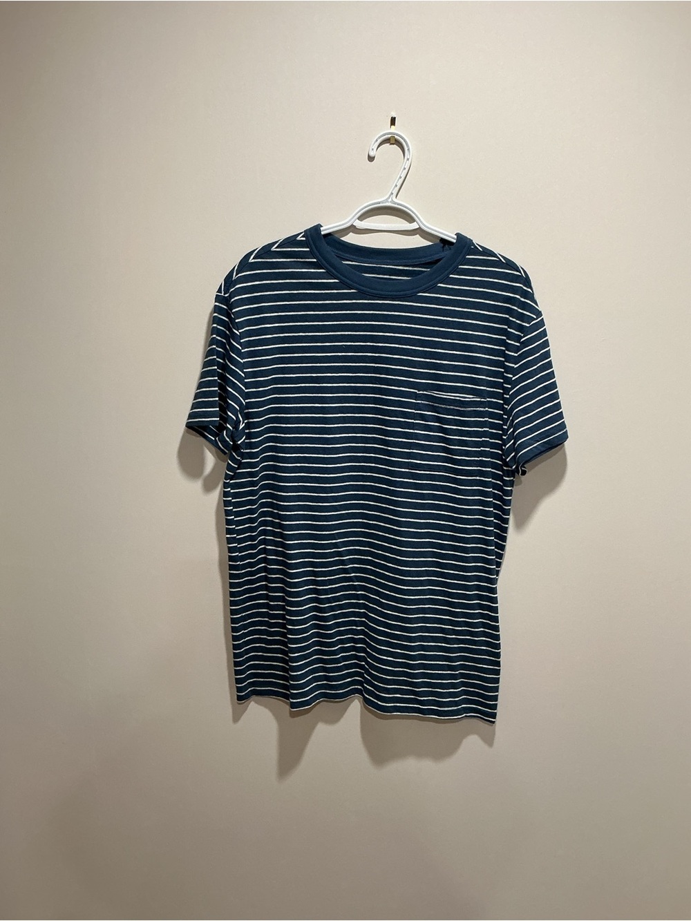 NWT Goodfellow & Co Blue and White Short Sleeve Striped Pocket Tee size medium j